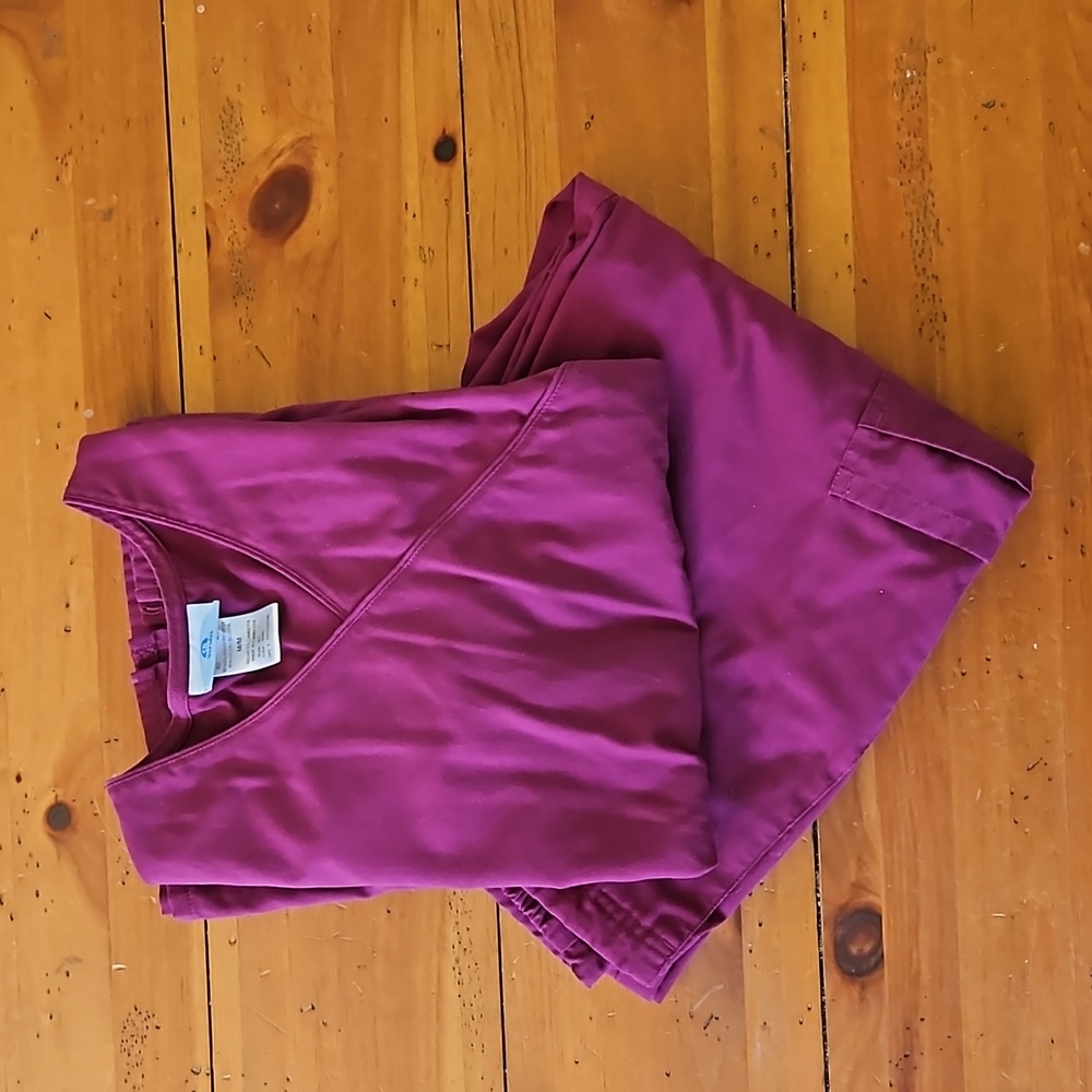 Women's Scrubs (wine, medium)